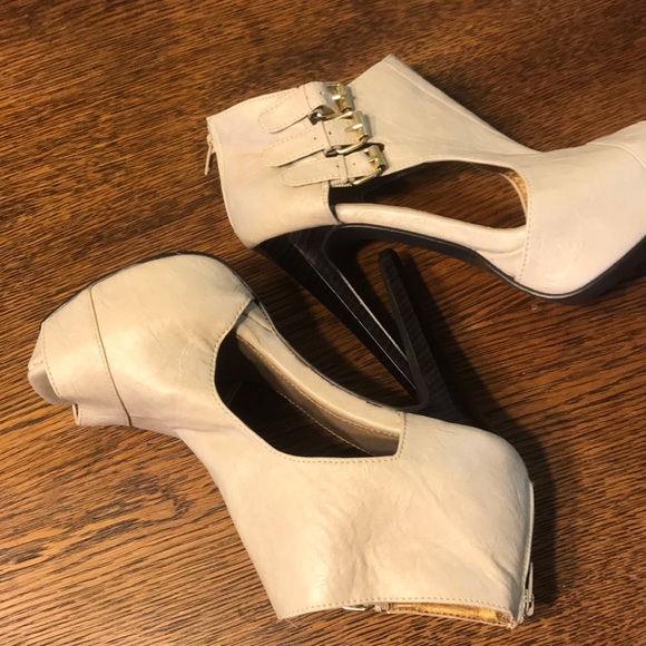 Open toe buckle booties 8.5 - Picture 2 of 6